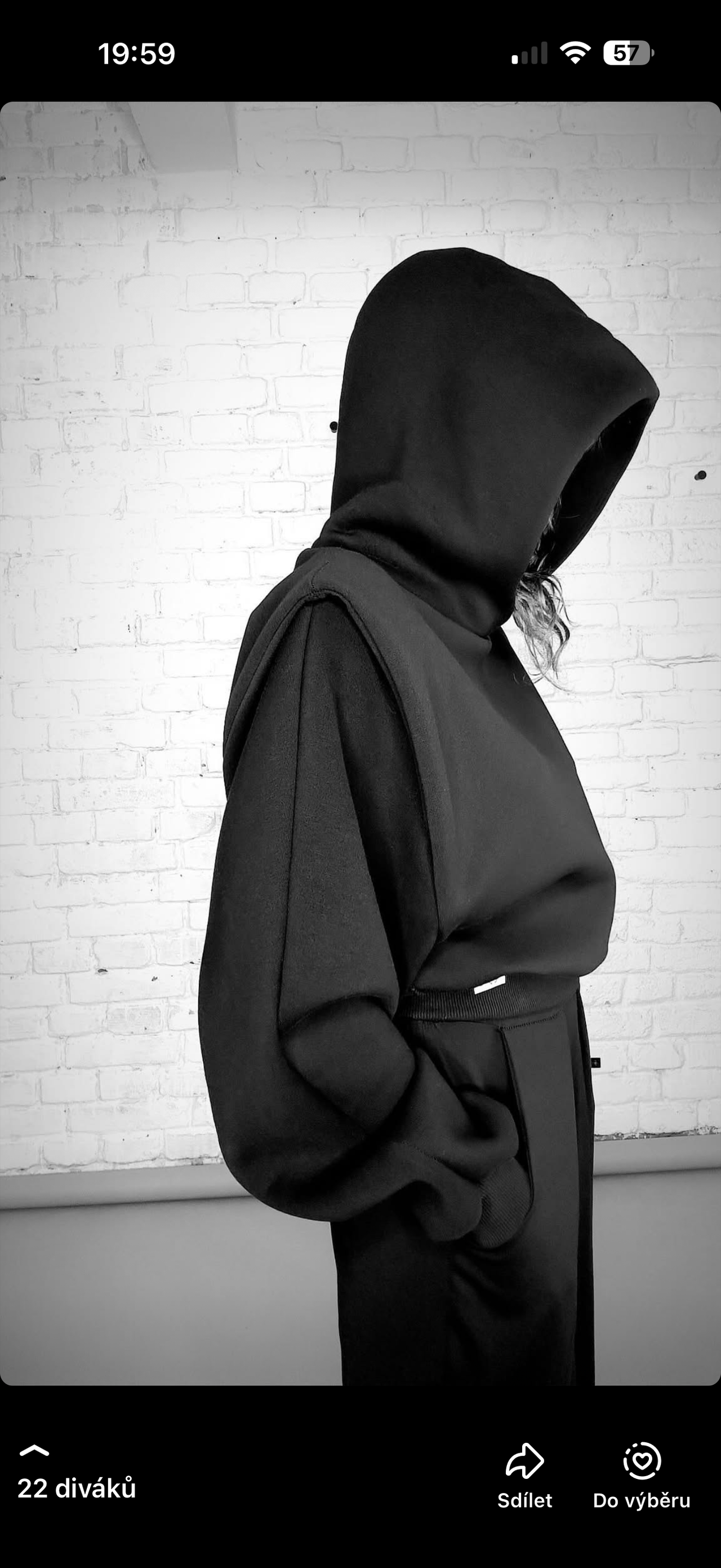HOODIE WITH ARM BLACK