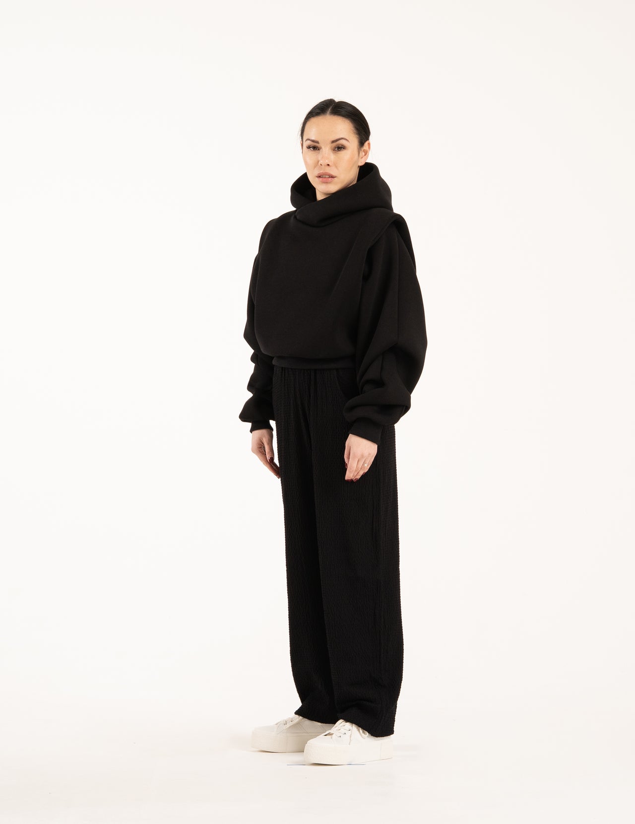 HOODIE WITH ARM BLACK